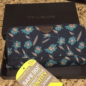 Travelon RFID wristlet